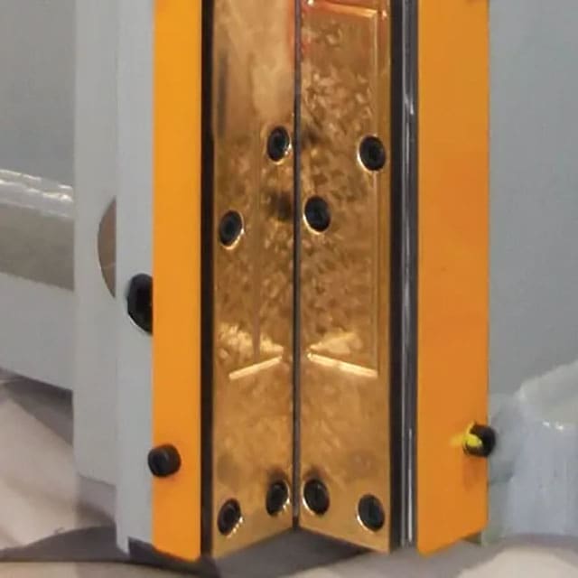 8-Point Oil Film Slide Guide System