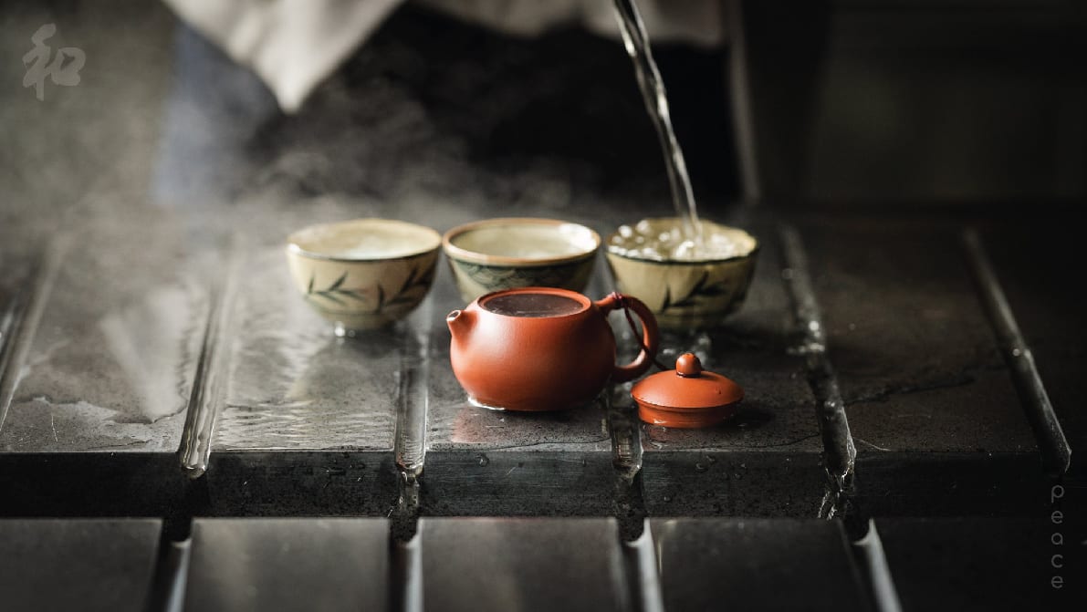 A tea shop in the atmosphere of a traditional Chinese herbal shop.
