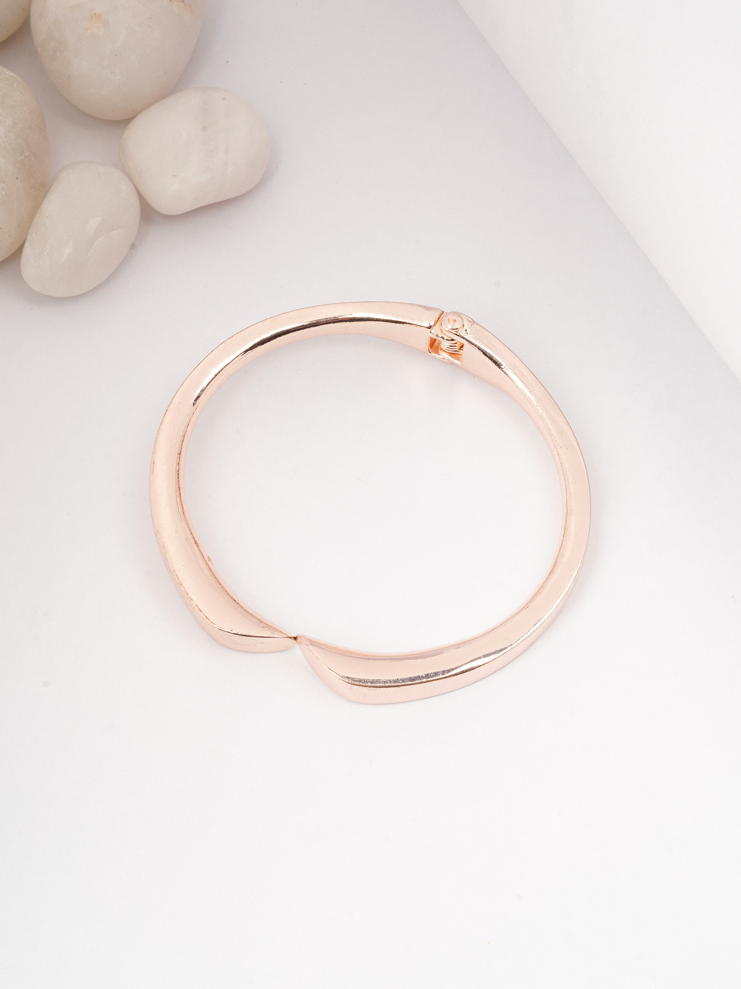 The Minimalist Clover Line Bracelet