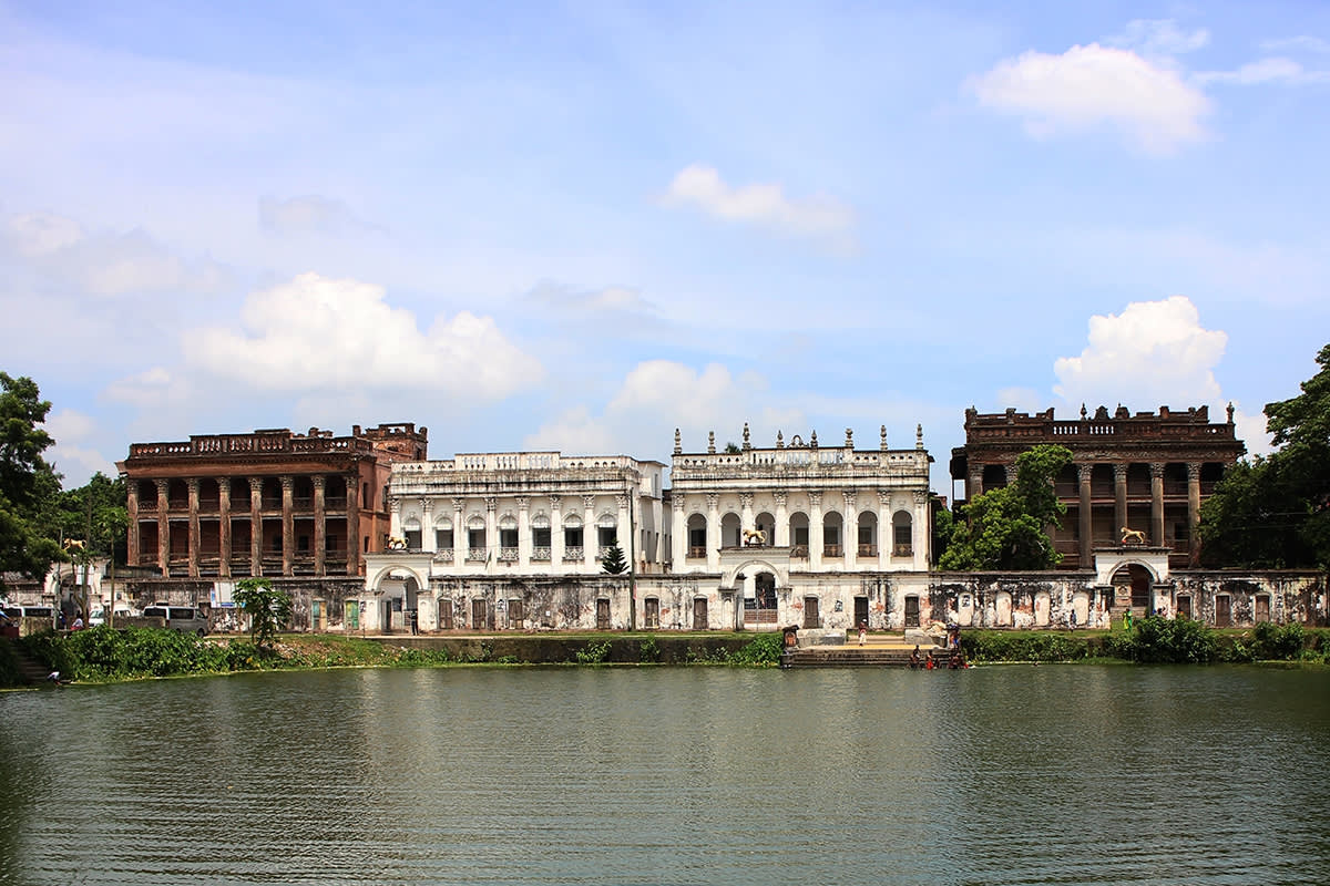 Baliati Jamidar Bari (Baliati Palace)