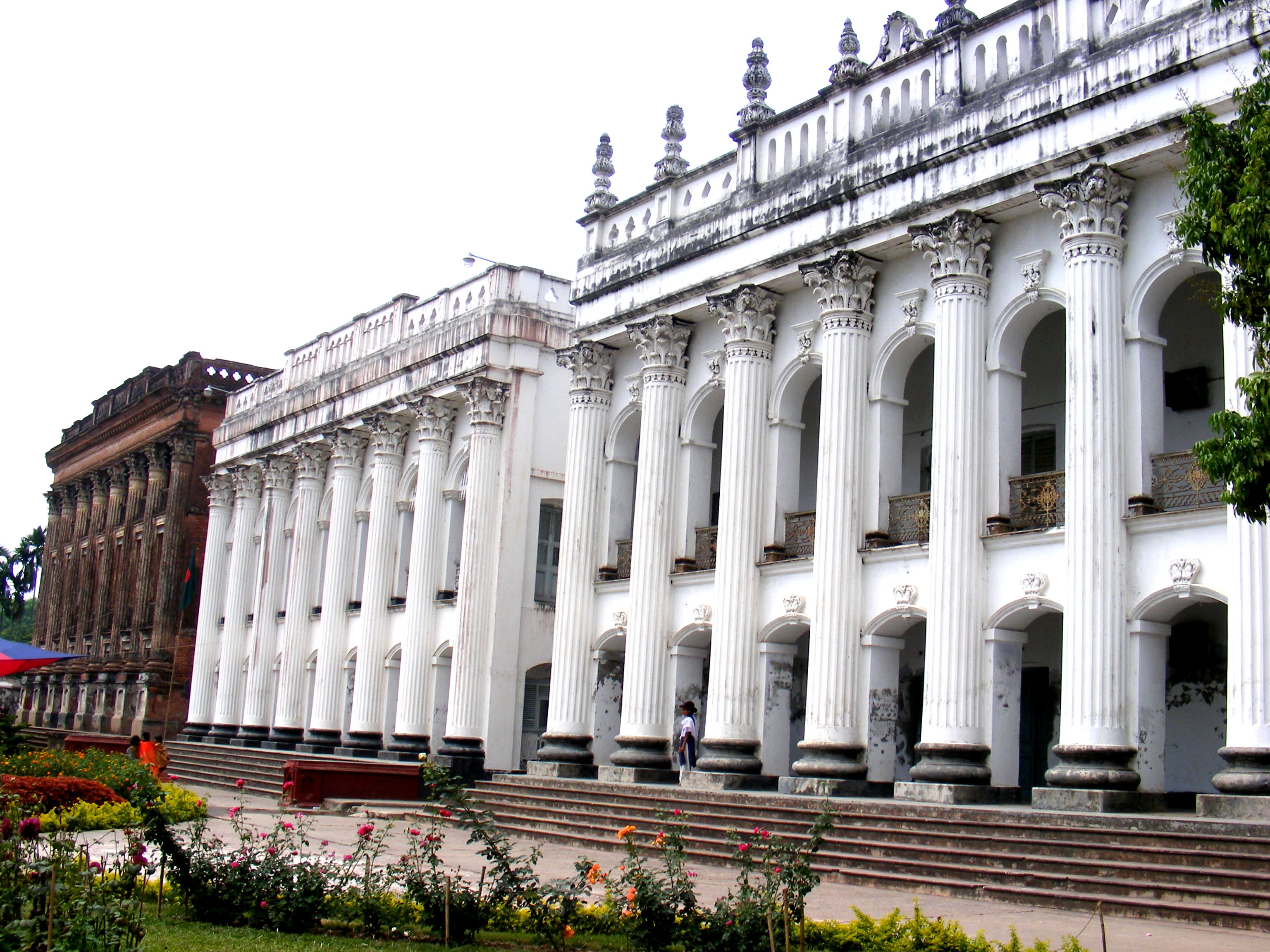 Baliati Jamidar Bari (Baliati Palace)