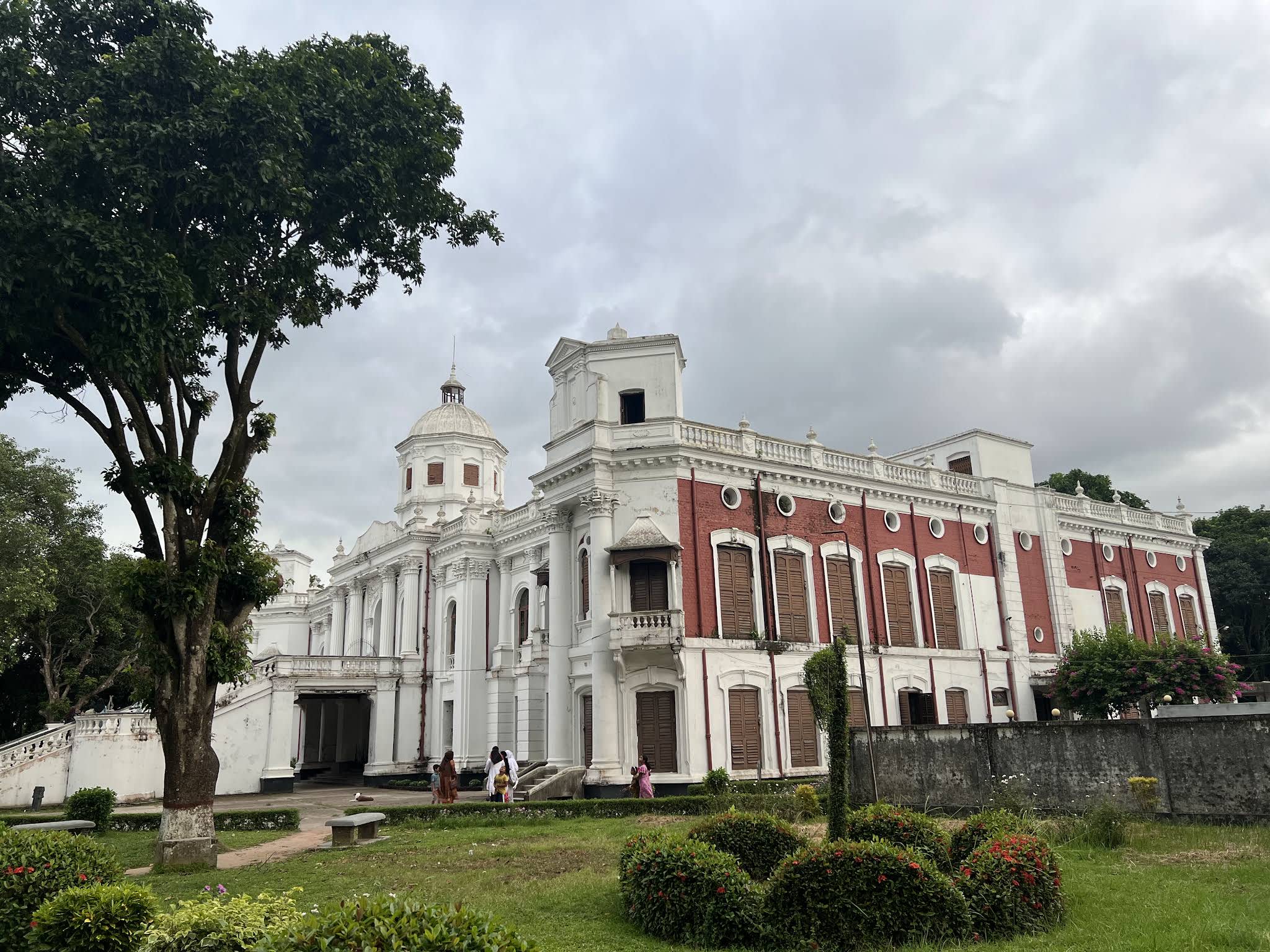Tajhat Rajbari (Tajhat Palace)