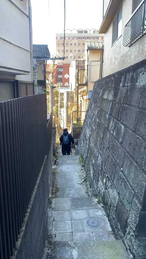 高輪一丁目の細い階段