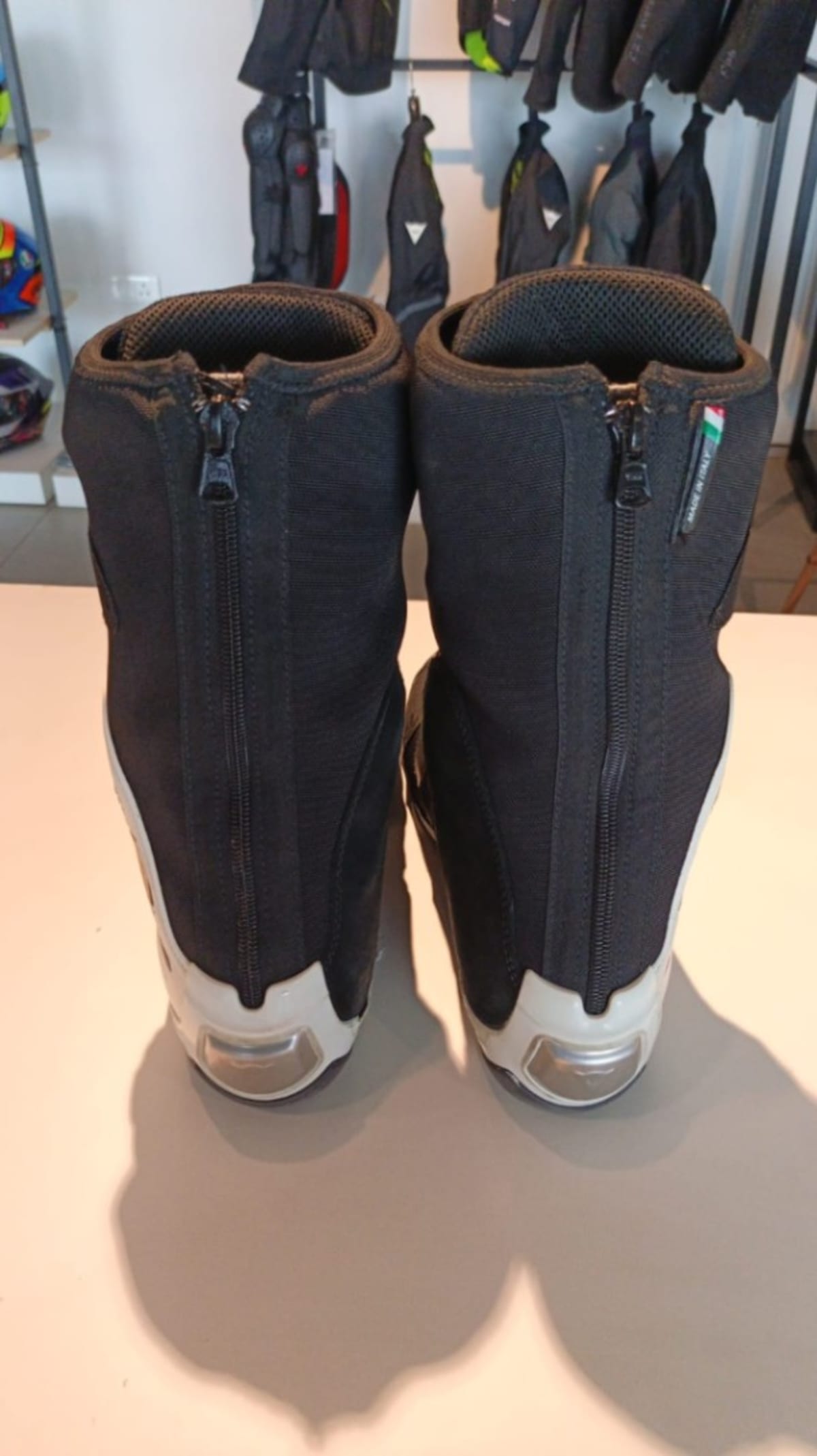 Axial Pro D1 Boots Black and White Euro 44 - Photo 3
