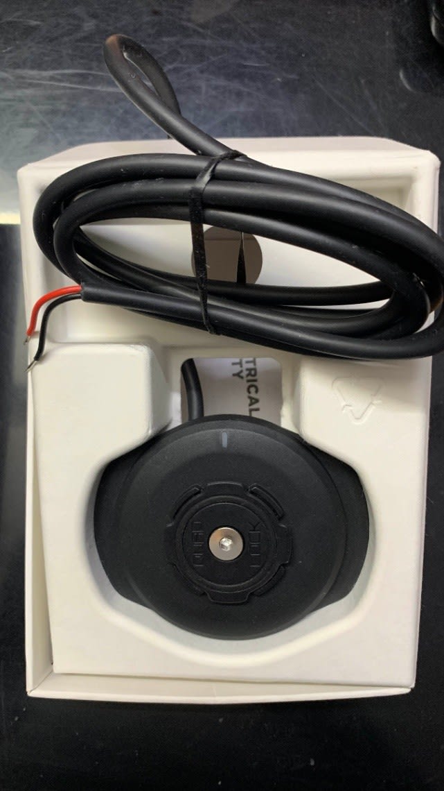 Quadlock Waterproof Wireless Charger - Photo 3