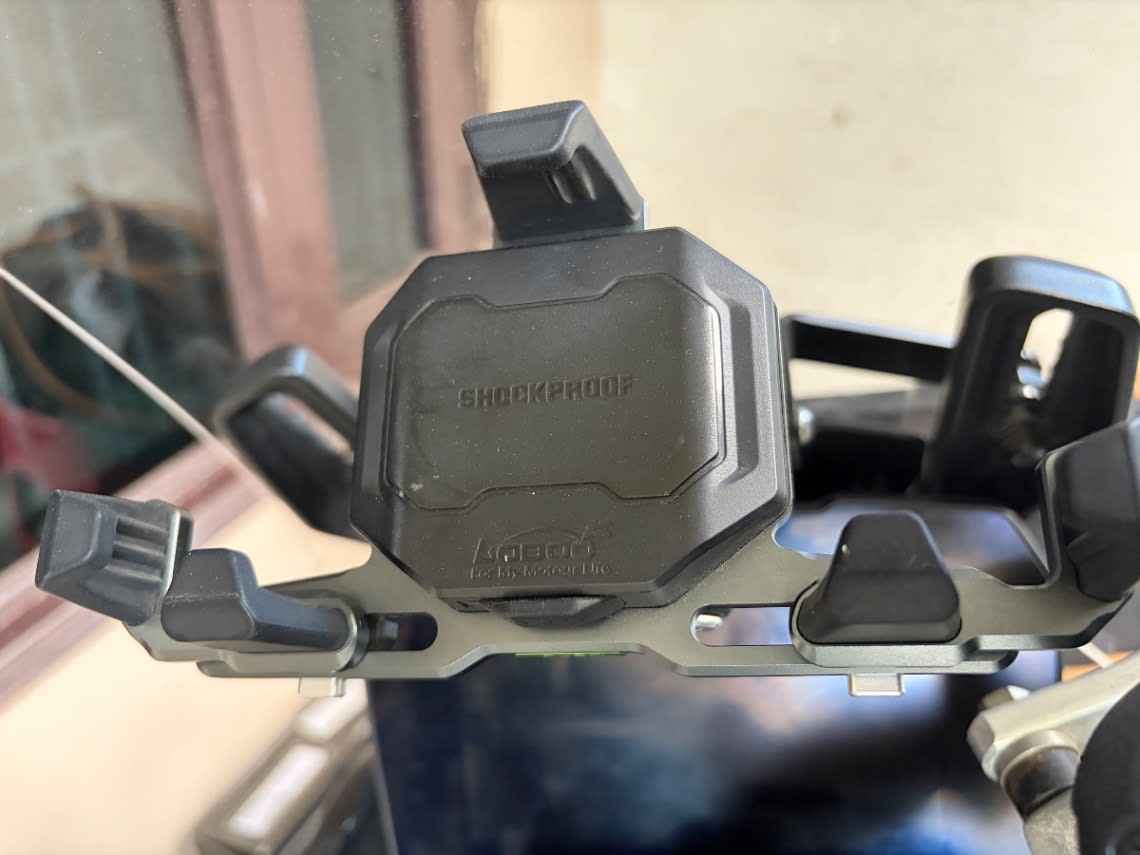 Loboo wireless charger with vibration dampening - Photo 1