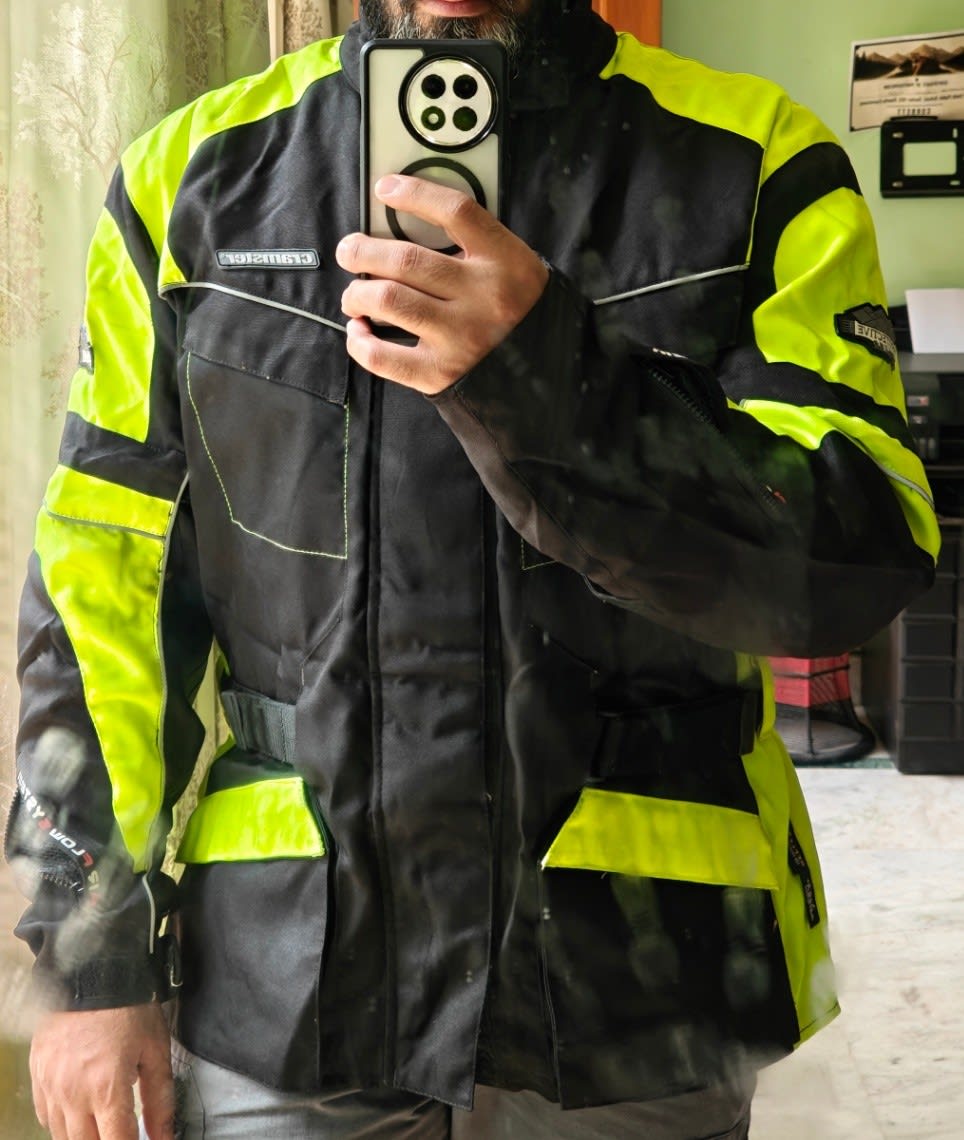Touring jacket with inbuilt guard and detachable warmer - Photo 4