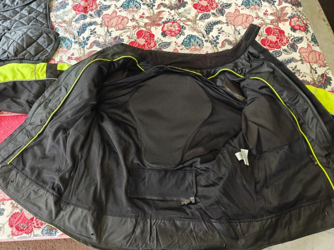 Touring jacket with inbuilt guard and detachable warmer - Photo 2