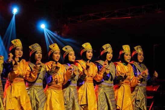 Contoh : Siswa SLB B YPSLB Gemolong Juara 2 Lomba Menari se Jawa Tengah