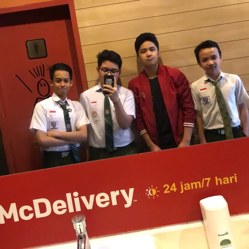 Aced UN and then snuck out from school LOL! | I forgor sometimes in 2018?