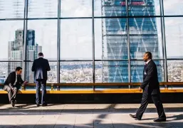 Op gebied van liquiditeitenbeheer, nauw contact met de belangrijkste debiteuren en crediteuren en niet in de laatste plaats met de financier.