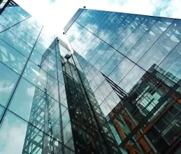 MKB bedrijven worden overspoeld door alternatieve geldverstrekkers. Het ophalen van financiering is vaak een puzzel. Lees dit artikel op Brookz