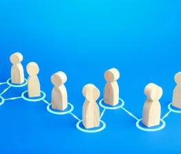 Om belangrijke medewerkers voor de lange termijn te binden aan de onderneming, kan gebruik gemaakt worden van aandelen gerelateerde beloningen.