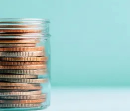 Het staat een oprichter van een bv vrij om de hoogte van het aandelenkapitaal bij oprichting te bepalen. Voor de nv geldt een wettelijk minimumkapitaal.