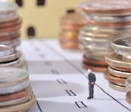 In de situatie van de overname van aandelen in een B.V. wordt regelmatig gewerkt met letteraandelen. Maar wat zijn dit precies? Lees verder op Brookz