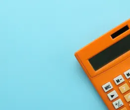 Het is verstandig om al vroeg in het proces na te denken over de fiscale aspecten van de overname. Een goede voorbereiding leidt vaak tot besparing van belastingen.