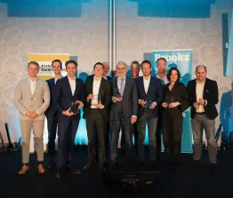 Waldo Zuiderveld (Factor & Ros) is de nieuwe Overnameadviseur van het Jaar. Taurus Corporate Finance sleepte de prijs van Overnamekantoor van het Jaar in de categorie Large binnen.