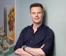 Tien jaar na de miljoenenverkoop van Drukwerkdeal bouwt Marco Aarnink wederom aan een printimperium. Ditmaal via een buy-and-build-strategie met Print.com