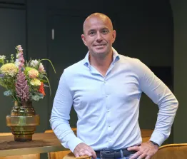 Peter Smits had de droom om met zijn tapas-formule ’t Zusje de grens over te gaan, dus verkocht hij een meerderheidsbelang aan een Duitse partij.