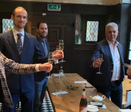 Om de groei van zijn andere bedrijf te financieren, besloot Jorn Docter om NederlandReview in de etalage te zetten op Brookz.