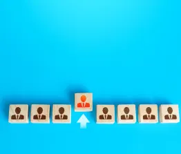 Neem ruim voor je bedrijfsverkoop al gas terug en maak jezelf overbodig. Dat is niet alleen beter voor jezelf, maar ook voor de koper en voor het bedrijf zelf.