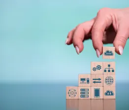 De waardering van SaaS-bedrijven heeft zich ontwikkeld van traditionele DCF en EBITDA-multiples tot meer geavanceerde maatstaven zoals MRR en ARR.