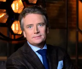 Pieter Schoen is bekend als jurylid van Dragons' Den, waar hij telkens weer zijn investeerdersles bevestigd ziet. 'Eerst de vent, dan de tent.'