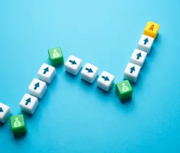 Slimme founders bouwen eerst onderhandelingsmacht op door tractie te creëren en zijn het meest selectief in timing, partners en voorwaarden.