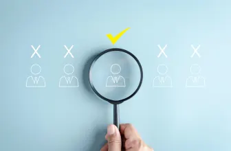 Sommige ondernemers staan nu, ingegeven door de coronapandemie, voor een keuze: doorgaan, versnellen of stoppen?