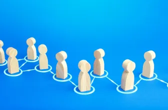 Om belangrijke medewerkers voor de lange termijn te binden aan de onderneming, kan gebruik gemaakt worden van aandelen gerelateerde beloningen.