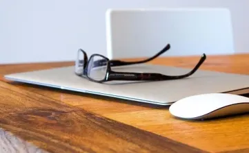 Bij bedrijfsovername hoort vaak het ondertekenen van een concurrentiebeding. Wat mag u wel en niet doen als verkoper? Lees verder op Brookz