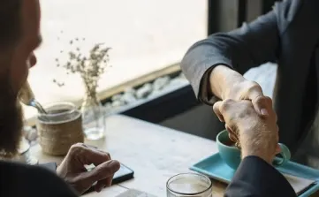 Op elk moment staan tussen de 17.000 en 23.000 bedrijven te koop. Het kopen en verkopen van bedrijven is een levendige markt.