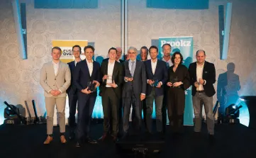 Waldo Zuiderveld (Factor & Ros) is de nieuwe Overnameadviseur van het Jaar. Taurus Corporate Finance sleepte de prijs van Overnamekantoor van het Jaar in de categorie Large binnen.