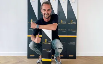 Floris Jeurissen bouwt aan zijn eigen vloerenimperium met Floors Group. De recente overname van Laminaat.nl is een schot in de roos en waarschijnlijk niet de laatste.
