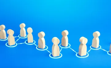 Om belangrijke medewerkers voor de lange termijn te binden aan de onderneming, kan gebruik gemaakt worden van aandelen gerelateerde beloningen.