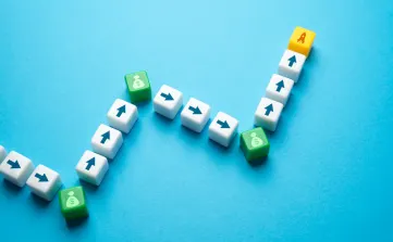 Slimme founders bouwen eerst onderhandelingsmacht op door tractie te creëren en zijn het meest selectief in timing, partners en voorwaarden.