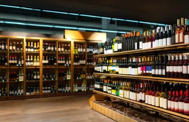 Het betreft een gevestigde slijterij in Noord-Brabant met een sterke lokale positie en een breed assortiment aan dranken. Neem contact op via Brookz