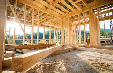 Producent van prefab houtskeletbouwcasco's met eigen biobased bouwsysteem. Neem contact op via Brookz.