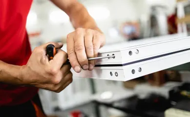 Montagebedrijf gespecialiseerd in kunststof en aluminium kozijnen en alle soorten rolluiken & zonwering ter overname aangeboden. Neem contact op via Brookz