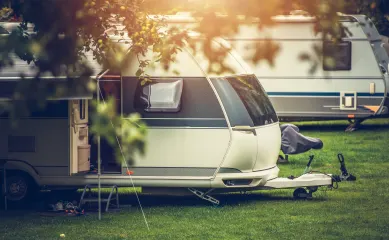 Aan de prachtige en zonnige Italiaanse Bloemenrivièra ligt onze mooie, groene camping te koop. Neem contact op via Brookz