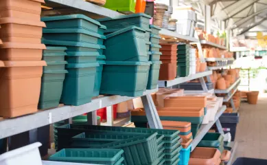 Kunststofproductiebedrijf in tuinbouwsector met eigen producten met hoge uitbestedingsgraad. Neem contact op via Brookz