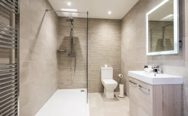 Detailhandel in badkamers, sanitair en tegels met een moderne showroom van 700 m2 ter overname aangeboden. Neem contact op via Brookz