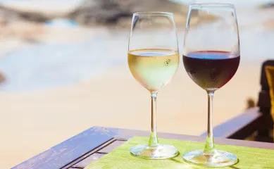 Wijnspeciaalzaak met webshop en eigen import, Specialist in ambachtelijke wijnen. Neem contact op via Brookz.