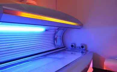 Zonnestudio met 6 cabines,  zonnebank, tandenbleken, 300 m² en vernieuwd 2025. Neem contact op via Brookz.