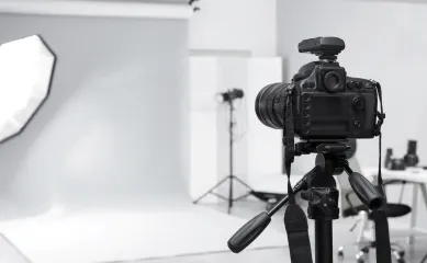 Foto studio met €374K omzet, bestaat meer dan 40 jaar in Midden-Nederland. Neem contact op via Brookz.