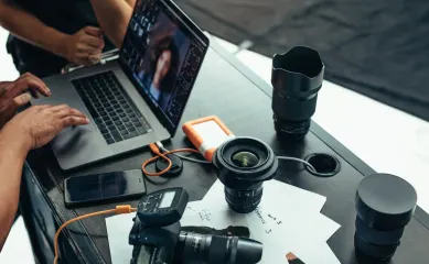 Fotowinkel en portretstudio die 40 jaar actief is. Neem contact op via Brookz.