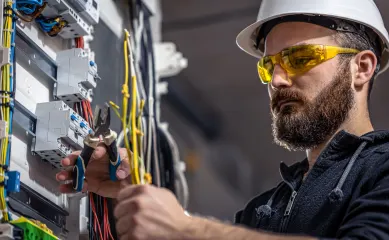 Elektrotechnisch totaal-installatiebedrijf, betrouwbare elektrotechnische totaalpartner met 40 jaar trackrecord. Neem contact op via Brookz.