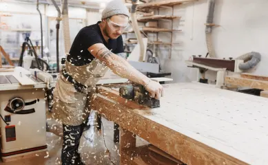 Timmerfabriek gespecialiseerd in maatwerk, gespecialiseerd in kozijnen, ramen en deuren. Neem contact op via Brookz.
