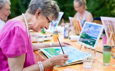 Kleinschalige dagbesteding voor ouderen met geheugenproblemen aangeboden op Brookz. Neem contact op voor meer informatie.