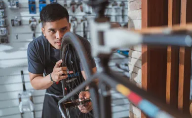 Instapklare Allround fietsenzaak, al 33 jaar een begrip in de omgeving, unieke marktpositie als enige fietsenwinkel. Neem contact op via Brookz.